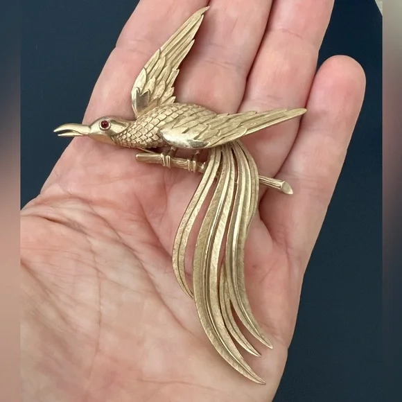 Signed Trifari Golden tone Bird Brooch with Red Eye Accent - Picture 3 of 5